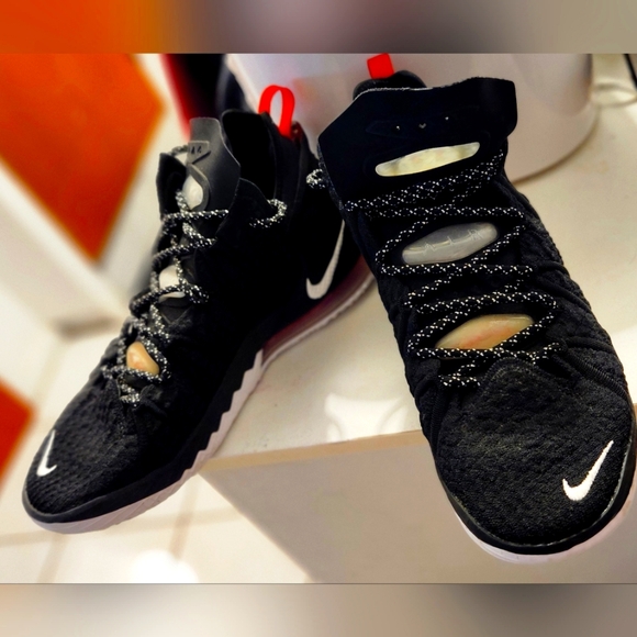 NIKE LEBRON 18 - Picture 1 of 3